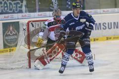 DEL - ERC Ingolstadt - Kölner Haie KEC - Ryan MacMurchy (27) vor dem Tor von Goalie Danny aus der Birken