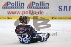 DEL - ERC Ingolstadt - Iserlohn Roosters - 5:2 - Tor im Flug, Patrick Hager (52) zieht ab und erzielt das 5:2 Jubel am Boden