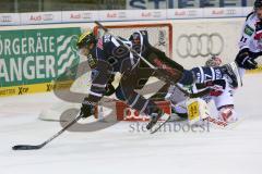 DEL - ERC Ingolstadt - Kölner Haie KEC - Petr Taticek (17) wird von Goalie Danny aus der Birken gefoult, dafür gibts Penalty