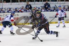 DEL - Eishockey - ERC Ingolstadt - Adler Mannheim - Brandon Buck (ERC 9) läuft zum Tor und erzielt den 1:1 Ausgleich Tor Jubel