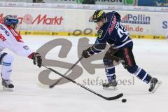 DEL - ERC Ingolstadt - Eisbären Berlin - Jared Ross (42) verfehlt den Puck