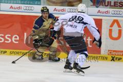 DEL - ERC Ingolstadt - Hamburg Freezers - links Thomas Greilinger (39) und rechts Bretton Stamler (HF - 38)