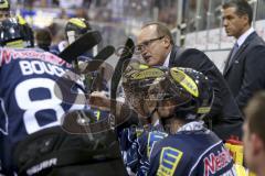 DEL - ERC Ingolstadt - Schwenninger Wild Wings - Larry Huras (Trainer ERC Ingolstadt) unzufrieden mit der Leistung der Mannschaft und nimmt eine Auszeit - Foto: Jürgen Meyer
