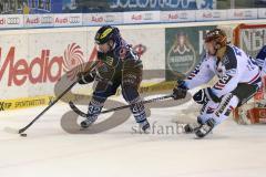 DEL - ERC Ingolstadt - Iserlohn Roosters - Jared Ross (42) und rechts Dylan wruck