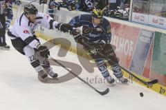 DEL - ERC Ingolstadt - Thomas Sabo Ice Tigers - Jeffrey Szwez (#10 ERC Ingolstadt) - Derek Joslin #22 Nürnberg - Foto: Jürgen Meyer