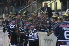 DEL - ERC Ingolstadt - Eisbären Berlin - Tor Jubel durch mitte Marc Schmidpeter (20) zum 2:1 für Ingolstadt, Jubel an der Spielerbank