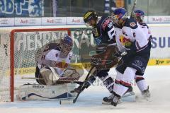 DEL - ERC Ingolstadt - EHC RedBull München - Patrick Hager (52) trifft Florian Hardy (Nr.51,Torwart EHC Red Bull München)am Helm