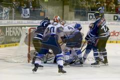 DEL - ERC Ingolstadt - Schwenninger Wild Wings - Petr Taticek (#17 ERC Ingolstadt) fälscht den Puck ab zum 1:0 Führungstreffer - Dimitri Pätzold Torwart Schwenningen - Foto: Jürgen Meyer