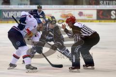 DEL - Eishockey - ERC Ingolstadt - EHC München - Bully Mads Christensen (Nr.12,EHC Red Bull München) und Brandon Buck (9)