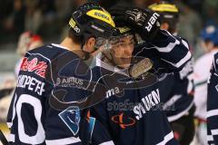 DEL - Saison 2014/2015 - ERC Ingolstadt - Augsburg Panther EV - Sieg, nach dem Spiel vor den Fans Marc Schmidpeter (20) und Fabio Wagner (5)