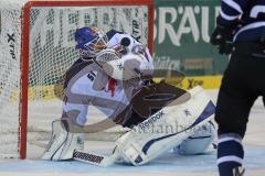 DEL - ERC Ingolstadt - EHC RedBull München - Florian Hardy (Nr.51,Torwart EHC Red Bull München)bekommt Puck ins Gesicht