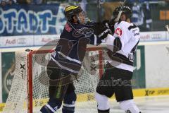 DEL - ERC Ingolstadt - Thomas Sabo Ice Tigers - Brandon Buck (9) Schlägerei mit rechts Jason Jaspers