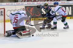 DEL - Saison 2014/2015 - ERC Ingolstadt - Augsburg Panther EV - mitte Jared Ross (42) scheitert an Goalie Markus Keller (AEV)