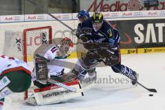 DEL - Saison 2014/2015 - ERC Ingolstadt - Augsburg Panther EV - Petr Taticek (17) scheitert an Goalie Markus Keller (AEV)