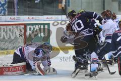 DEL - ERC Ingolstadt - Iserlohn Roosters - Jeffrey Szwez (10) scheitert am Goalie