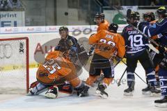 DEL - ERC Ingolstadt - Grizzly Adams Wolfsburg - Goalie Sebastian Vogl unter Beschuß, Patrick Hager (52) und Christoph Gawlik (19), Puck in der Luft, Gerangel um Puck