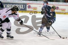 DEL - ERC Ingolstadt - Thomas Sabo Ice Tigers - Michel Periard (#6 ERC Ingolstadt) - Marco Nowak weiss Nürnberg - Foto: Jürgen Meyer