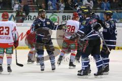 DEL - Eishockey - Playoff - Spiel 5 - ERC Ingolstadt - DEG Düsseldorf - John Laliberte (ERC 15) sieht den Puck hinter Torhüter Tyler Beskorowany (DEG 39) umfährt ihn und trifft zur Führung Tor Jubel