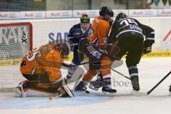 DEL - ERC Ingolstadt - Grizzly Adams Wolfsburg - John Laliberte (15) knapp am Tor von Goalie Sebastian Vogl