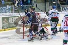 DEL - Saison 2014/2015 - ERC Ingolstadt - Augsburg Panther EV - Derek Hahn (43) erzielt das 4:3 für Ingolstadt Tor Jubel, Goalie Markus Keller (AEV) chancenlos