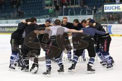 DEL - Saison 2014/2015 - ERC Ingolstadt - Augsburg Panther EV - Das Team feiert mit den Fans Sieg Jubel Tanz