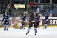 DEL - ERC Ingolstadt - Iserlohn Roosters - 5:2 - Fans jubeln und feiern mit Patrick Hager (52)