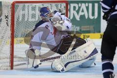 DEL - ERC Ingolstadt - EHC RedBull München - Florian Hardy (Nr.51,Torwart EHC Red Bull München)bekommt Puck ins Gesicht