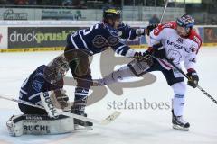 DEL - ERC Ingolstadt - Eisbären Berlin - am Boden Torwart Timo Pielmeier (51), Streit zwischen Alexandre Picard und Marc Bell (Berlin)