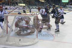 DEL - Eishockey - PlayOff - ERC Ingolstadt - Iserlohn Roosters - 1. Spiel - Tor zum 1:0 durch Jared Ross (ERC 42) hinten , rechts John Laliberte (ERC 15), Torwart Lange Mathias (Iserlohn 24) Jubel