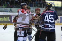 DEL - ERC Ingolstadt - Eisbären Berlin - Streit zwischen Alexandre Picard und Marc Bell (Berlin) links