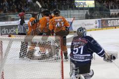 DEL - ERC Ingolstadt - Grizzly Adams Wolfsburg - Tor für Wolfsburg, Torwart Timo Pielmeier (51) am Boden Jubel