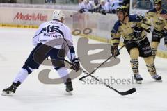 DEL - ERC Ingolstadt - Hamburg Freezers - rechts Thomas Greilinger (39) links Druval Westcott (HF - 15)