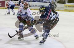 DEL - ERC Ingolstadt - Schwenninger Wild Wings - John Laliberte (#15 ERC Ingolstadt) - Sascha Goc #7 Schwenningen - Foto: Jürgen Meyer
