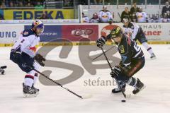 DEL - Eishockey - ERC Ingolstadt - EHC München - Patrick Hager (52) links Jeremy Dehner (Nr.2,EHC Red Bull München)