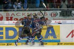 DEL - ERC Ingolstadt - Iserlohn Roosters - Ryan MacMurchy (27) rechts überwindet Goalie Mathias Lange und erzielt in Unterzahl das 1:0 Tor, Jubel mit Brandon Buck (9)