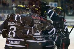 DEL - ERC Ingolstadt - Iserlohn Roosters - Brandon Buck (9) zieht solo los und erzielt den Ausgleich 1:1, Tor Flug Jubel