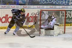 DEL - ERC Ingolstadt - Thomas Sabo Ice Tigers - Patrick Köppchen (#55 ERC Ingolstadt) - Andreas Jenike Torwart Nürnberg - Foto: Jürgen Meyer