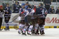 DEL - Eishockey - ERC Ingolstadt - Adler Mannheim - Streit zwischen rechts Jeffrey Szwez (ERC 10)  und Mannheim 29 Denis Reul