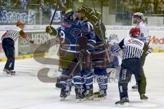 DEL - ERC Ingolstadt - Schwenninger Wild Wings - Petr Taticek (#17 ERC Ingolstadt) fälscht den Puck ab zum 1:0 Führungstreffer - Dimitri Pätzold Torwart Schwenningen - Aaron Brocklehurst (#4 ERC Ingolstadt) - Jubel - Foto: Jürgen Meyer