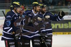 DEL - ERC Ingolstadt - EHC RedBull München - Tor durch Jeffrey Szwez (10) Jubel Petr Taticek (17) Patrick Hager (52) Dustin Friesen (14)