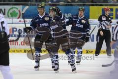 DEL - ERC Ingolstadt - Thomas Sabo Ice Tigers - Brandon Buck (9) erzielt das 1:0, Tor Jubel mit Ryan MacMurchy (27) hinten Patrick Köppchen (55)