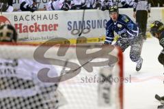 DEL - ERC Ingolstadt - Thomas Sabo Ice Tigers - Ryan MacMurchy (27) zielt auf das Tor von Torwart Andreas Jenike