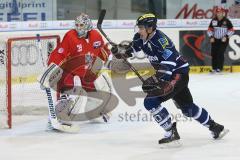 DEL - ERC Ingolstadt - Düsseldorfer EG - Torwart (DEG) Tyler Beskorowany und rechts Marc Schmidpeter (20)