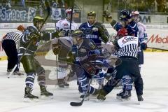 DEL - ERC Ingolstadt - Schwenninger Wild Wings - Petr Taticek (#17 ERC Ingolstadt) fälscht den Puck ab zum 1:0 Führungstreffer - Dimitri Pätzold Torwart Schwenningen - Aaron Brocklehurst (#4 ERC Ingolstadt) - Foto: Jürgen Meyer