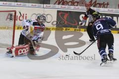 DEL - ERC Ingolstadt - Kölner Haie - Brandon Buck (#9 ERC Ingolstadt) - #33 Danny aus den Birken Torwart Kölner Haie -  Foto: Jürgen Meyer