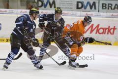 DEL - ERC Ingolstadt - Grizzly Adams Wolfsburg - links Christoph Gawlik (19) und rechts Tyson Mulock