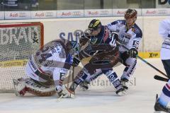 DEL - ERC Ingolstadt - Iserlohn Roosters - Goalie Mathias Lange hält den Puck von Patrick Hager (52) rechts Dieter Orendorz (I)