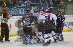 DEL - ERC Ingolstadt - EHC RedBull München - Zusammenprall mit Torwart Martin Davidek (12) und Florian Hardy (Nr.51,Torwart EHC Red Bull München)