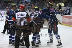 DEL - ERC Ingolstadt - Eisbären Berlin - Tor Jubel durch mitte Marc Schmidpeter (20) zum 2:1 für Ingolstadt, Jubel mit Björn Barta (33) und Eddy Rinke-Leitans (91)