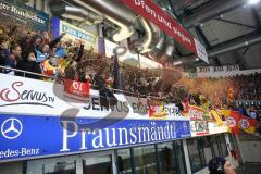 DEL - Eishockey - Playoff - Spiel 5 - ERC Ingolstadt - DEG Düsseldorf - Fans Spruchband Choreographie Fahnen DEG Konfetti